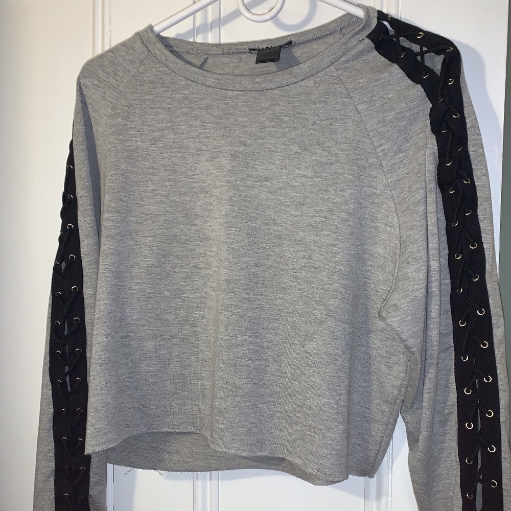Hot Topic Woman's Cropped Grey w Black lace up Long Sleeve Sweatshirt XS